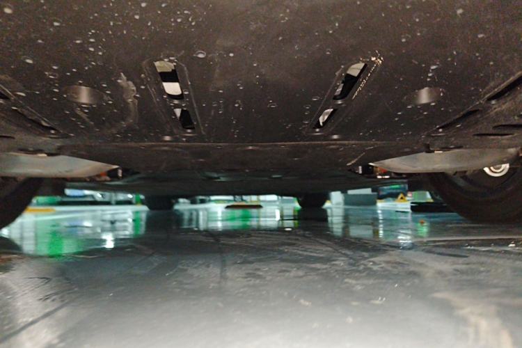 Used Li Auto i6 2025 Model Four-Wheel-Drive Standard Type Chassis Rear