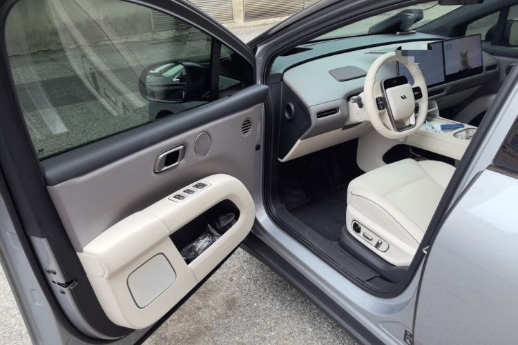 Used Li Auto i6 2025 Model Four-Wheel-Drive Standard Type Driver Seat