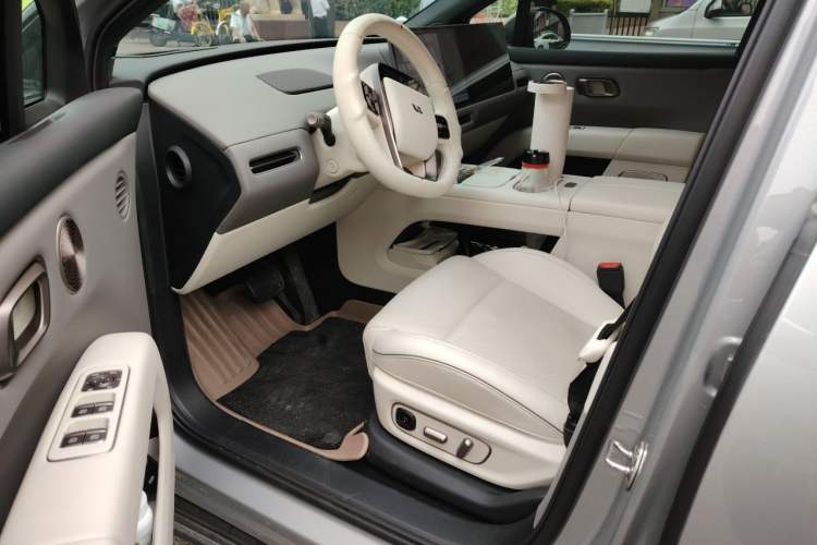 Used Li Auto i6 2025 Model Four-Wheel-Drive Standard Type Driver Seat