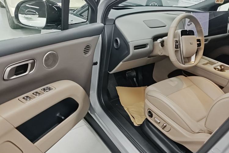 Used Li Auto i6 2025 Model Two-Wheel-Drive Standard Type Driver Seat