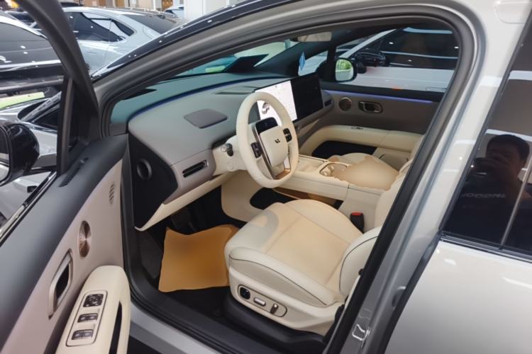 Used Li Auto i6 2025 Model Four-Wheel-Drive Standard Type Driver Seat