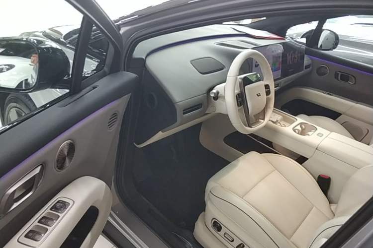 Used Li Auto i6 2025 Model Four-Wheel-Drive Standard Type Driver Seat