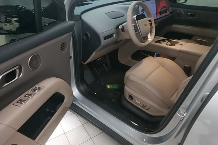 Used Li Auto i6 2025 Model Four-Wheel-Drive Standard Type Driver Seat