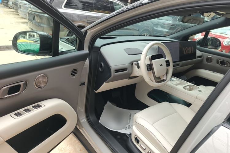 Used Li Auto i6 2025 Model Four-Wheel-Drive Standard Type Driver Seat
