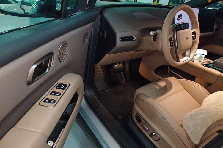 Used Li Auto i6 2025 Model Four-Wheel-Drive Standard Type Driver Seat
