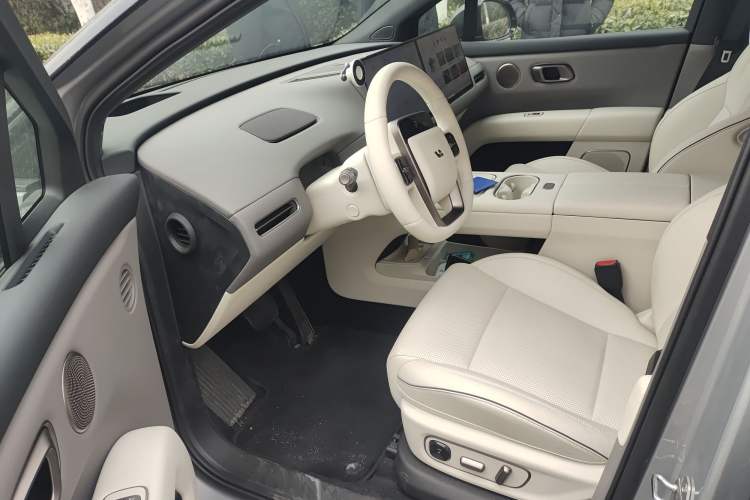 Used Li Auto i6 2025 Model Four-Wheel-Drive Standard Type Driver Seat