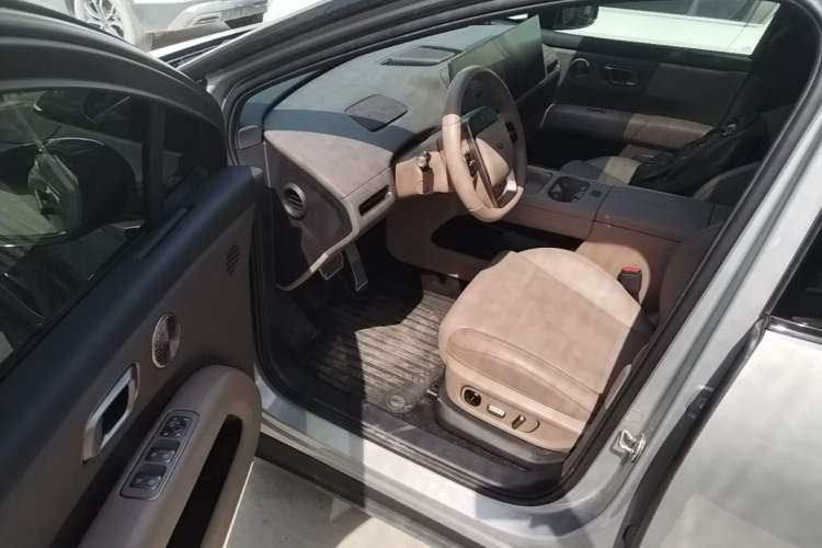 Used Li Auto i6 2025 Model Four-Wheel-Drive Standard Type Driver Seat