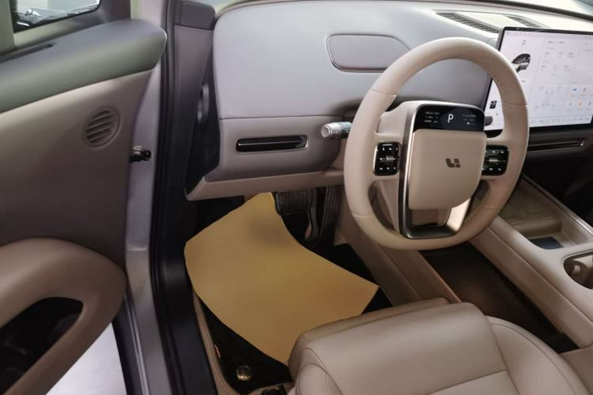 Used Li Auto i6 2025 Model Four-Wheel-Drive Standard Type Driver Seat