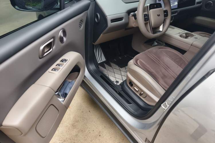 Used Li Auto i6 2025 Model Four-Wheel-Drive Standard Type Driver Seat