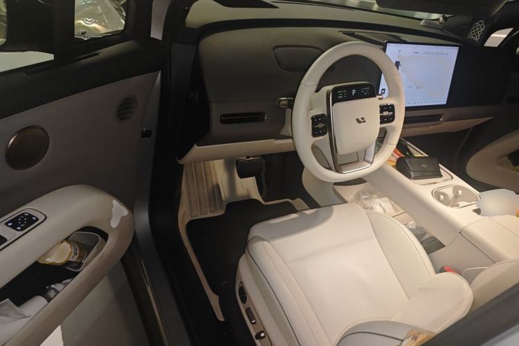 Used Li Auto i6 2025 Model Four-Wheel-Drive Standard Type Driver Seat
