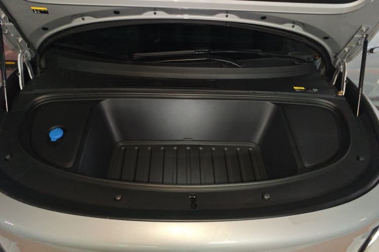Used Li Auto i6 2025 Model Two-Wheel-Drive Standard Type Engine Bay