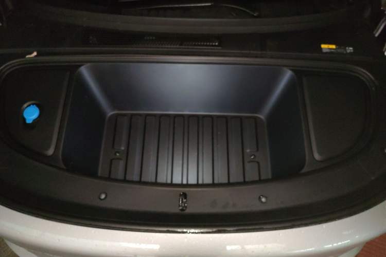 Used Li Auto i6 2025 Model Two-Wheel-Drive Standard Type Engine Bay