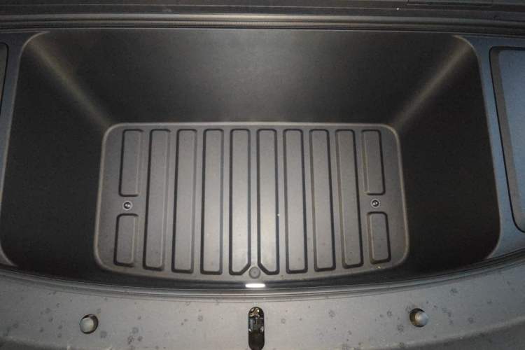 Used Li Auto i6 2025 Model Two-Wheel-Drive Standard Type Engine Bay