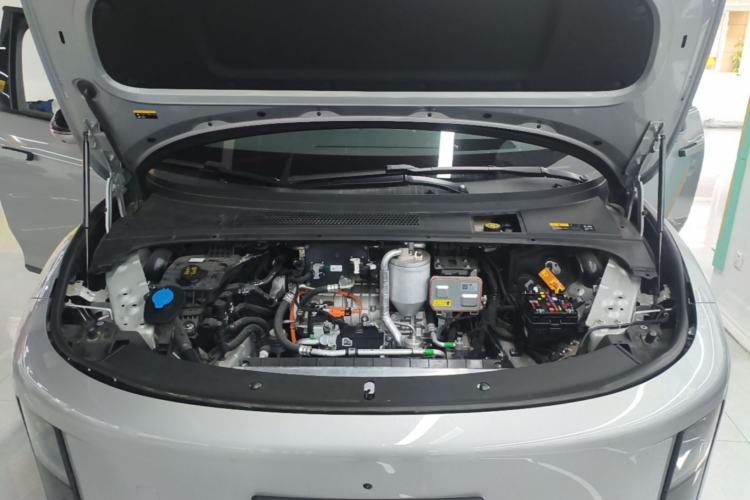 Used Li Auto i6 2025 Model Four-Wheel-Drive Standard Type Engine Bay