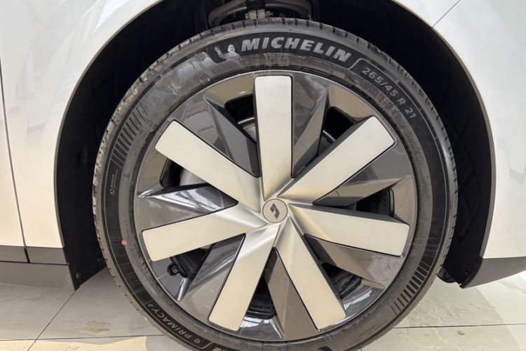 Used Li Auto i6 2025 Model Four-Wheel-Drive Standard Type Exterior 3