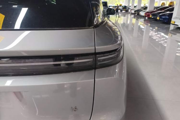 Used Li Auto i6 2025 Model Four-Wheel-Drive Standard Type Exterior 3
