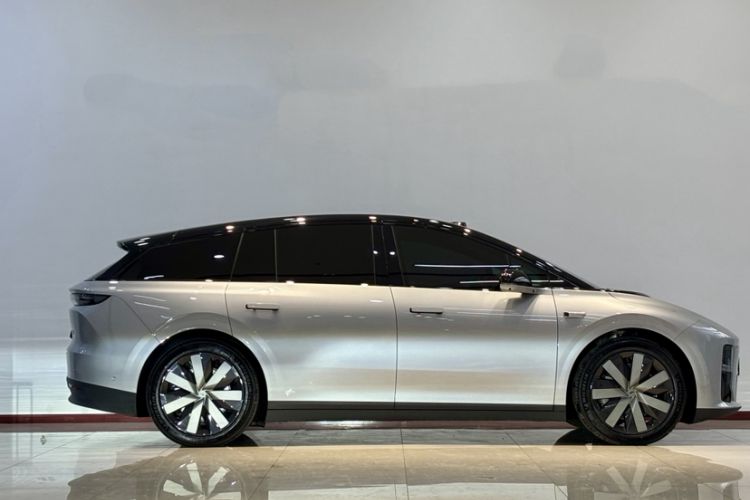 Used Li Auto i6 2025 Model Four-Wheel-Drive Standard Type Exterior 4