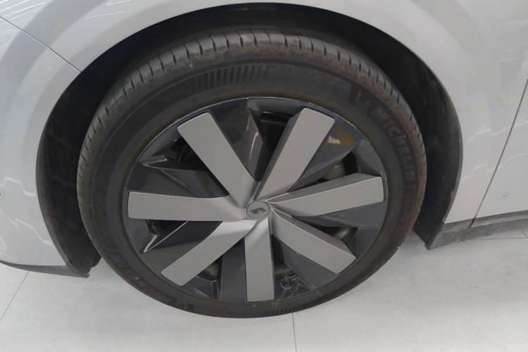 Used Li Auto i6 2025 Model Four-Wheel-Drive Standard Type Exterior 4