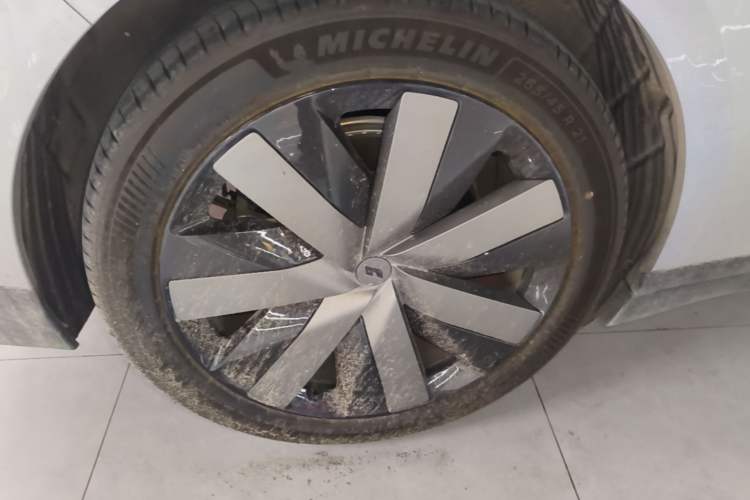 Used Li Auto i6 2025 Model Four-Wheel-Drive Standard Type Exterior 5