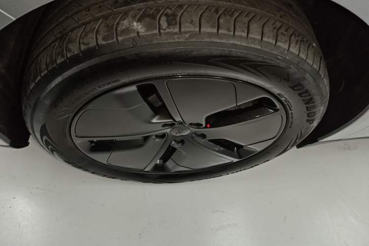 Used Li Auto i6 2025 Model Two-Wheel-Drive Standard Type Exterior 7