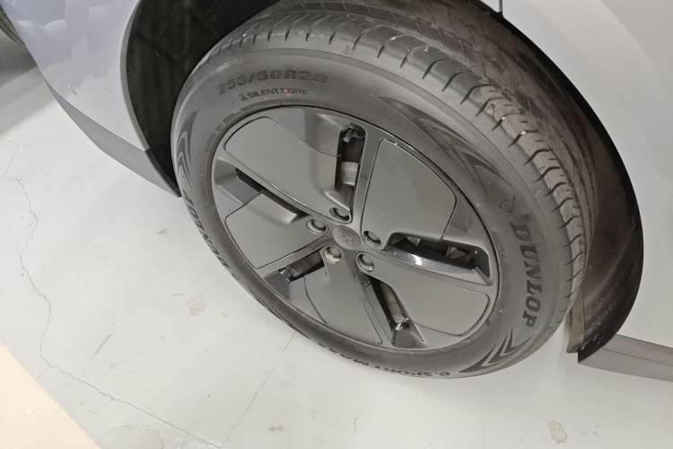 Used Li Auto i6 2025 Model Two-Wheel-Drive Standard Type Exterior 8