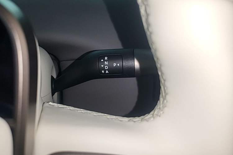 Used Li Auto i6 2025 Model Two-Wheel-Drive Standard Type Gear Lever