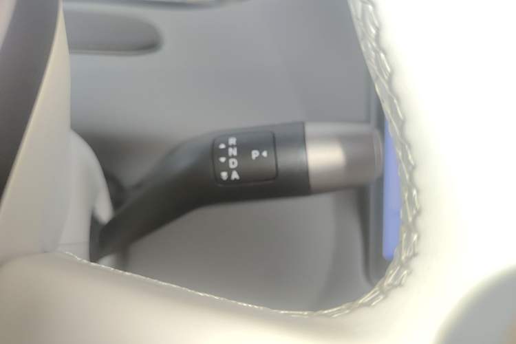 Used Li Auto i6 2025 Model Four-Wheel-Drive Standard Type Gear Lever