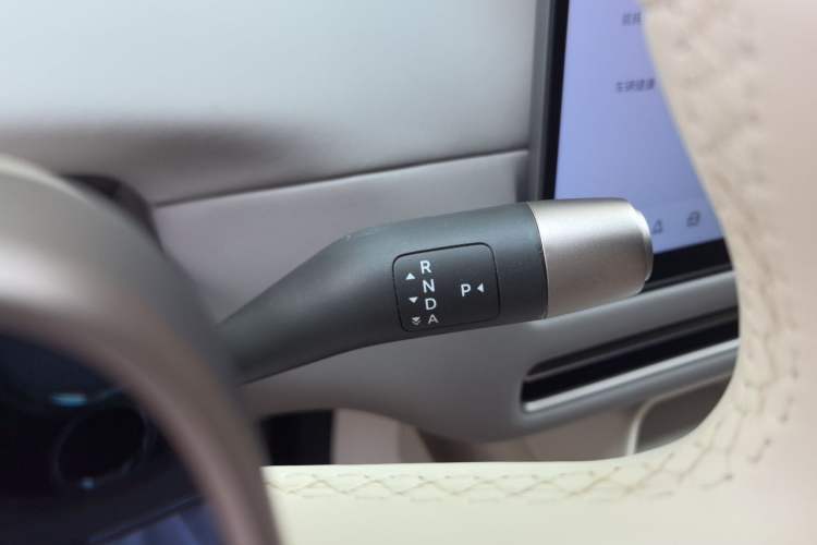 Used Li Auto i6 2025 Model Four-Wheel-Drive Standard Type Gear Lever