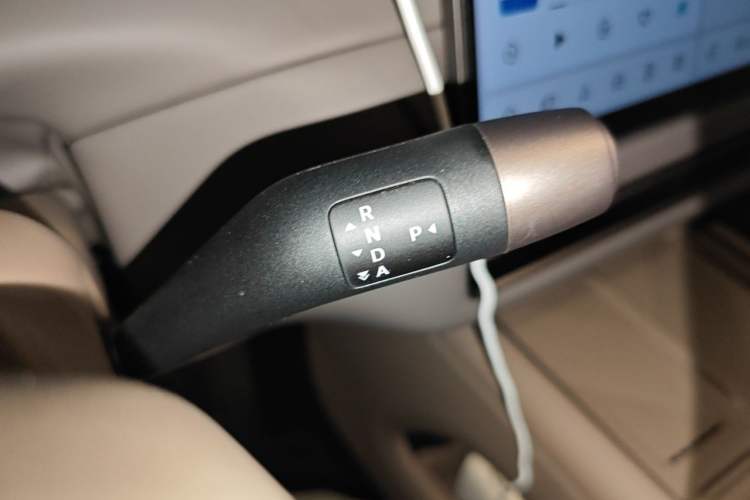 Used Li Auto i6 2025 Model Four-Wheel-Drive Standard Type Gear Lever