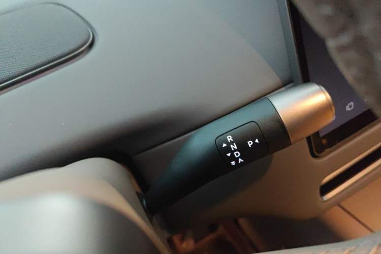 Used Li Auto i6 2025 Model Two-Wheel-Drive Standard Type Gear Lever