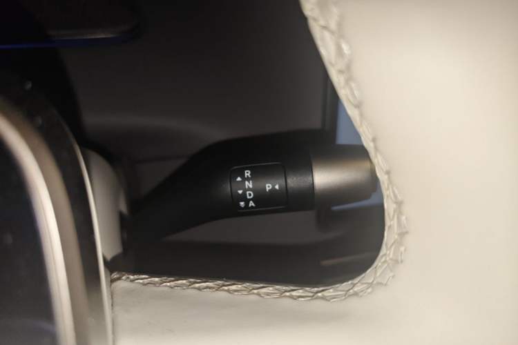 Used Li Auto i6 2025 Model Two-Wheel-Drive Standard Type Gear Lever