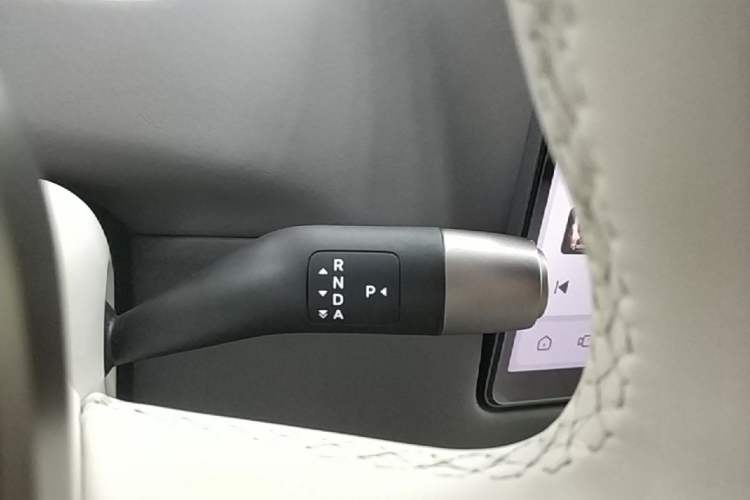 Used Li Auto i6 2025 Model Four-Wheel-Drive Standard Type Gear Lever