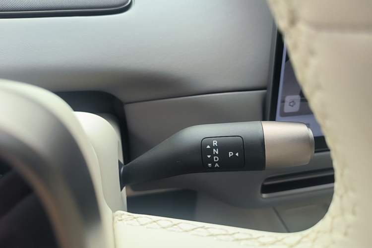 Used Li Auto i6 2025 Model Two-Wheel-Drive Standard Type Gear Lever