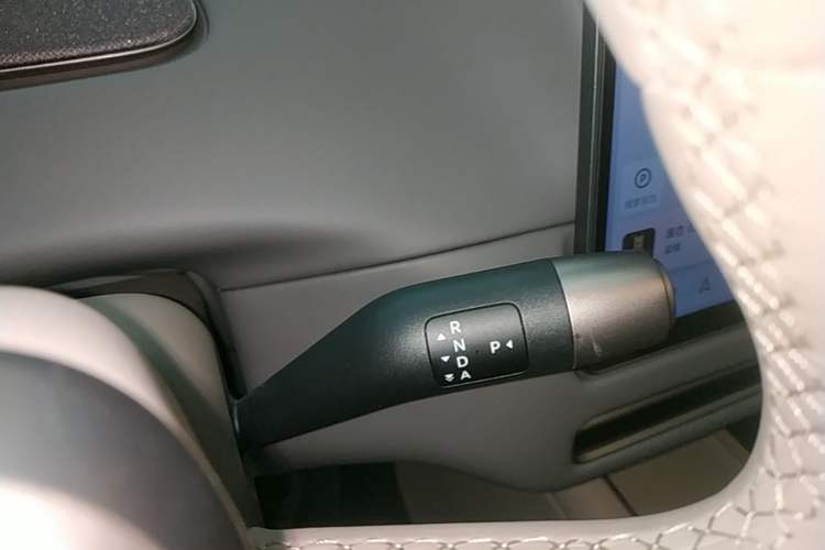 Used Li Auto i6 2025 Model Four-Wheel-Drive Standard Type Gear Lever