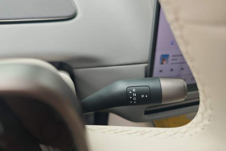 Used Li Auto i6 2025 Model Two-Wheel-Drive Standard Type Gear Lever