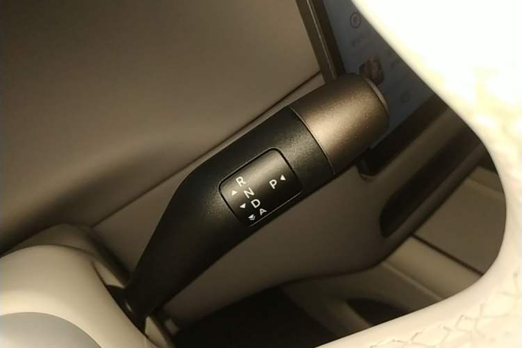 Used Li Auto i6 2025 Model Two-Wheel-Drive Standard Type Gear Lever