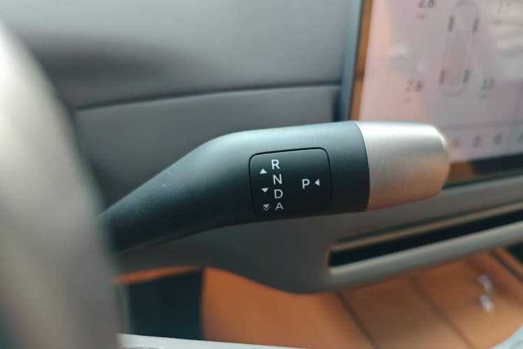 Used Li Auto i6 2025 Model Four-Wheel-Drive Standard Type Gear Lever