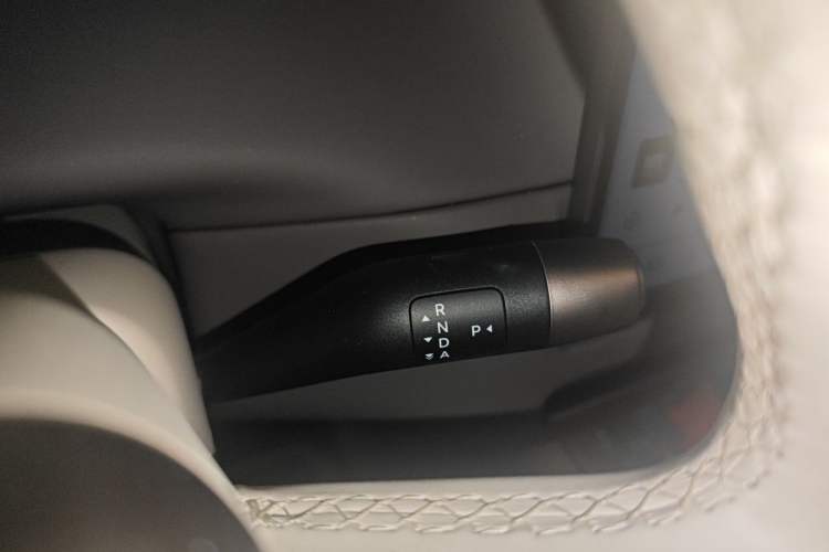 Used Li Auto i6 2025 Model Four-Wheel-Drive Standard Type Gear Lever