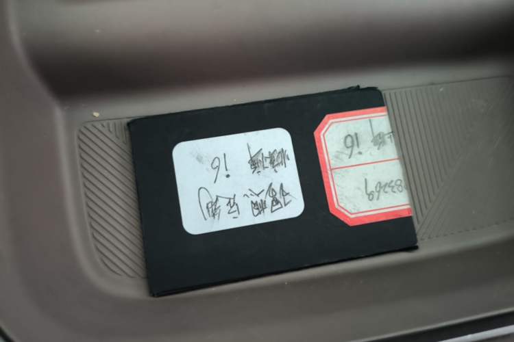 Used Li Auto i6 2025 Model Two-Wheel-Drive Standard Type Interior 1