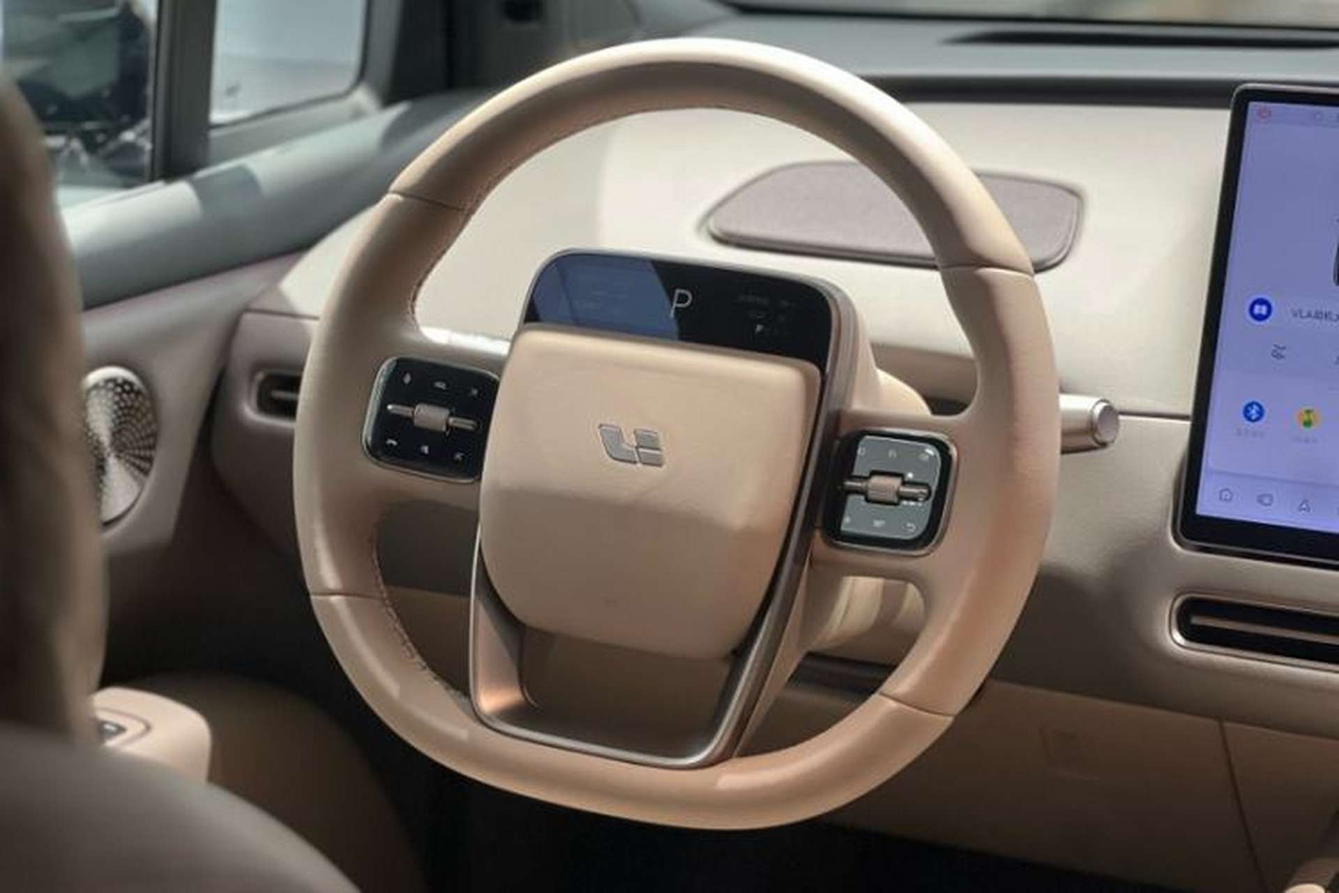 Used Li Auto i6 2025 Model Four-Wheel-Drive Standard Type Interior 1
