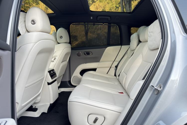 Used Li Auto i6 2025 Model Two-Wheel-Drive Standard Type Interior 10