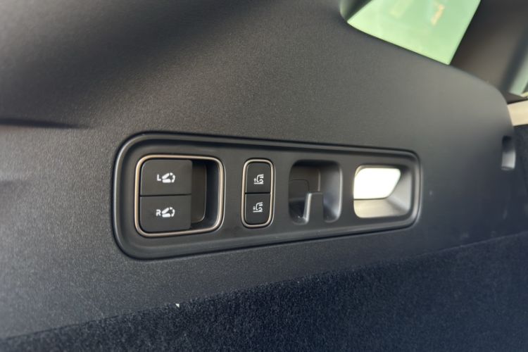Used Li Auto i6 2025 Model Two-Wheel-Drive Standard Type Interior 12