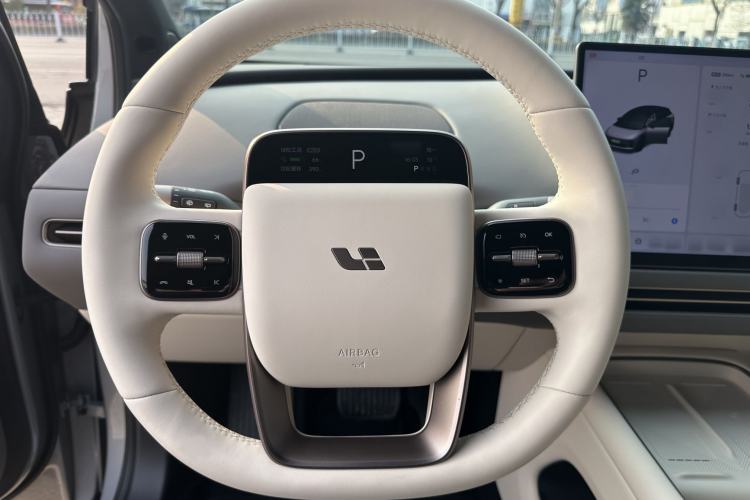 Used Li Auto i6 2025 Model Two-Wheel-Drive Standard Type Interior 2