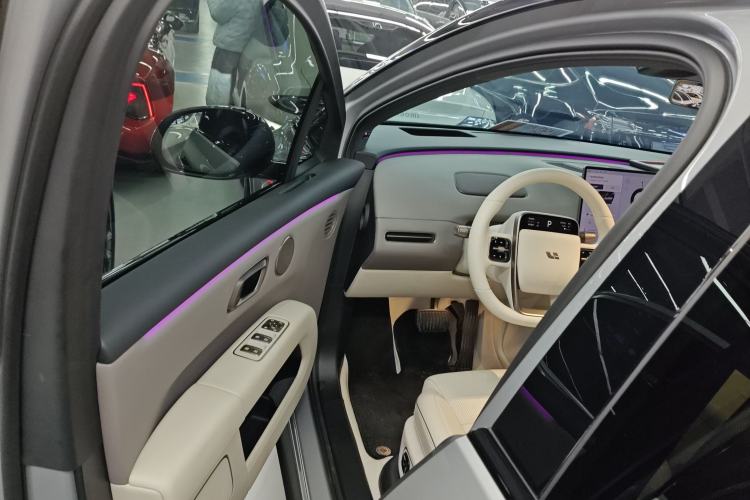 Used Li Auto i6 2025 Model Two-Wheel-Drive Standard Type Interior 3