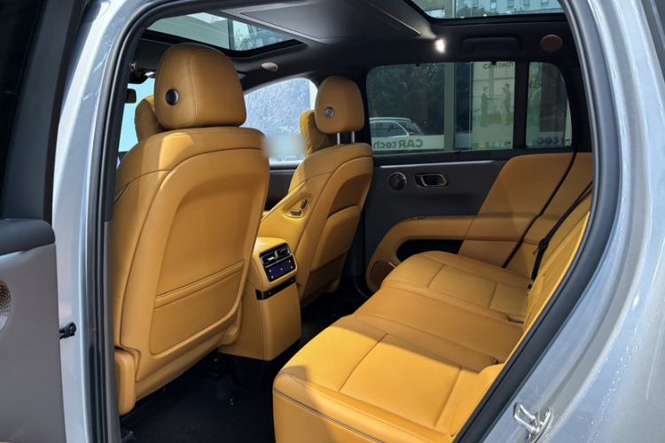 Used Li Auto i6 2025 Model Four-Wheel-Drive Standard Type Interior 3