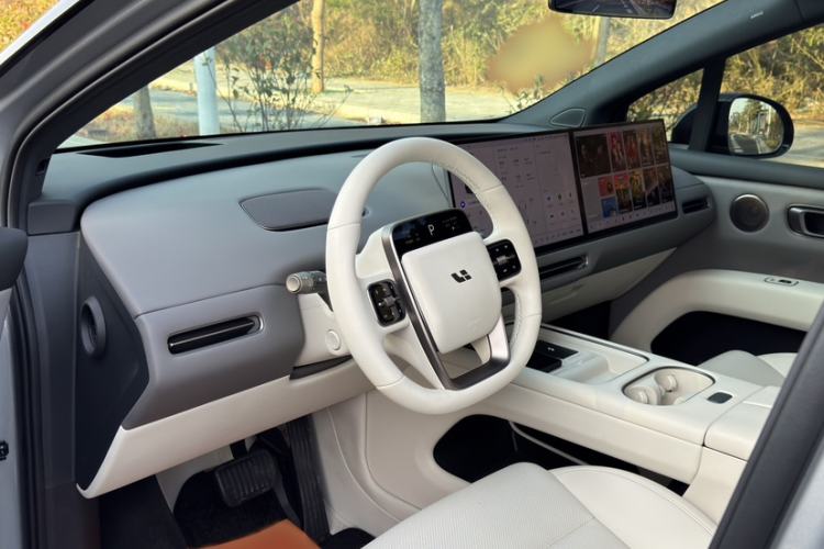 Used Li Auto i6 2025 Model Two-Wheel-Drive Standard Type Interior 4