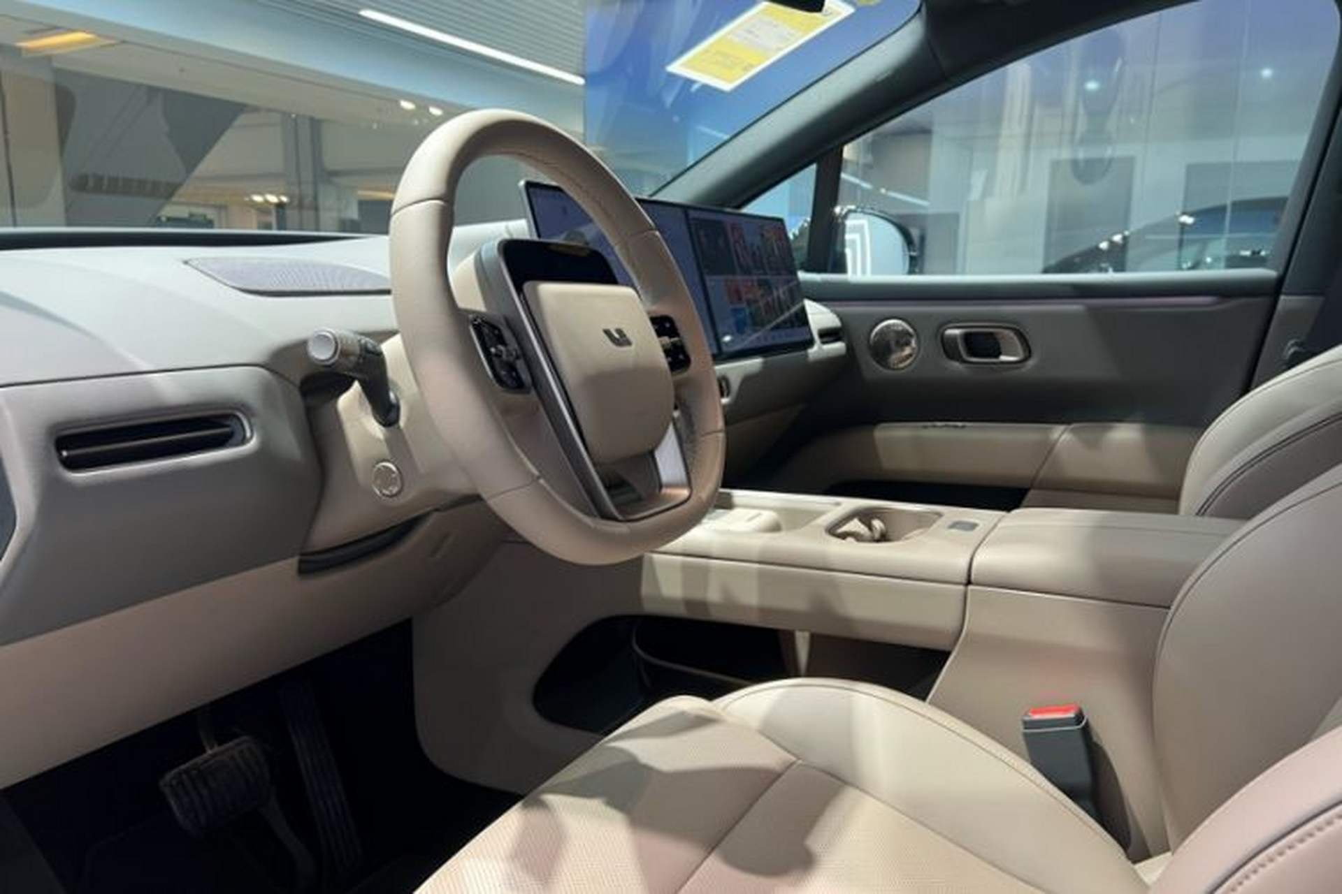Used Li Auto i6 2025 Model Four-Wheel-Drive Standard Type Interior 4