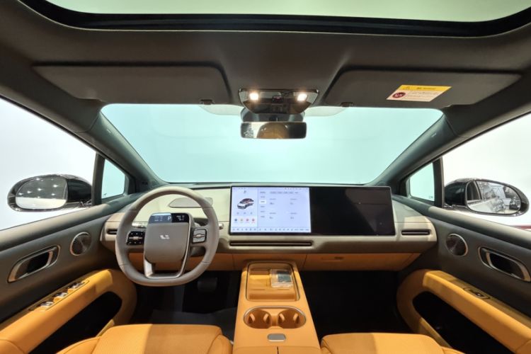 Used Li Auto i6 2025 Model Four-Wheel-Drive Standard Type Interior 5