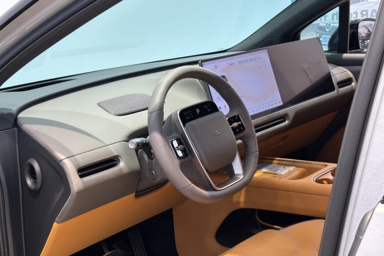 Used Li Auto i6 2025 Model Four-Wheel-Drive Standard Type Interior 7