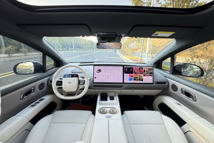 Used Li Auto i6 2025 Model Two-Wheel-Drive Standard Type Interior 8